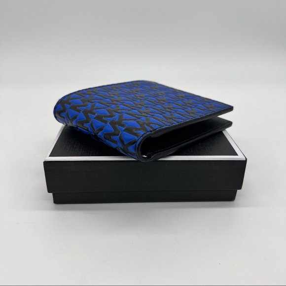 Michael Kors Greyson Logo Embossed Leather Billfold Men's Wallet - Picture 4 of 11